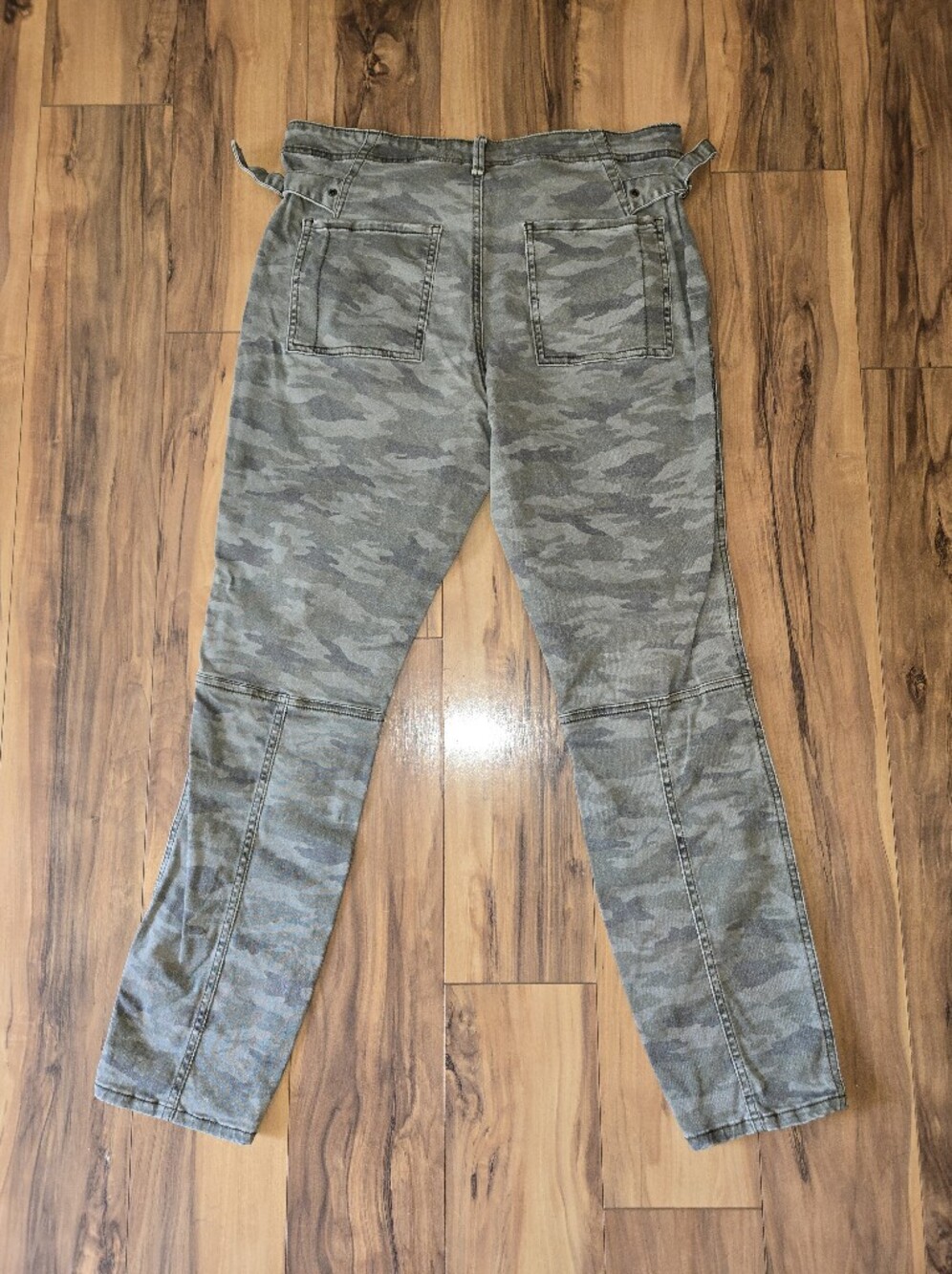 Anthropologie HEI HEI Camo Utility Women’s Jeans in Olive Gray - Picture 2 of 3